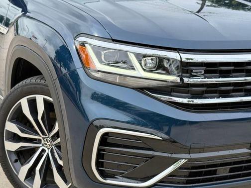 Tourmaline Blue Metallic 2022 Volkswagen Atlas Cross Sport 3.6L V6 SEL Premium R-Line