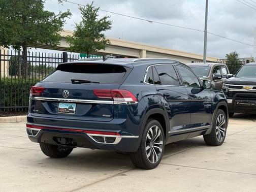 Tourmaline Blue Metallic 2022 Volkswagen Atlas Cross Sport 3.6L V6 SEL Premium R-Line