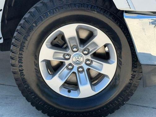 Bright White Clearcoat 2020 RAM 1500 Laramie
