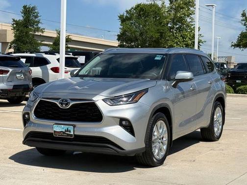 Celestial Silver Metallic 2023 Toyota Highlander Limited