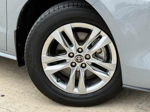 Cement 2022 Toyota Sienna XLE Woodland Edition