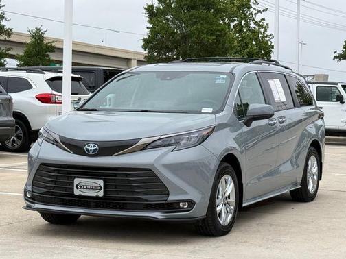 Cement 2022 Toyota Sienna XLE Woodland Edition