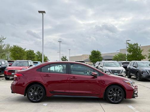 Pearl 2025 Toyota Corolla SE