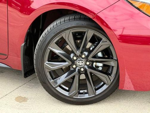 Pearl 2025 Toyota Corolla SE