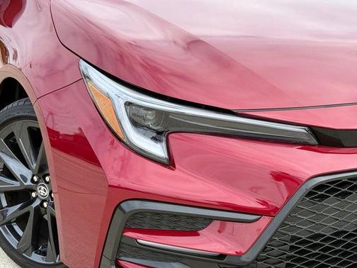 Pearl 2025 Toyota Corolla SE