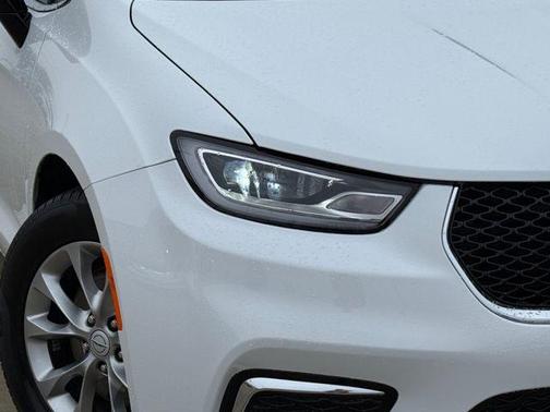 Bright White Clearcoat 2026 Chrysler Pacifica Limited