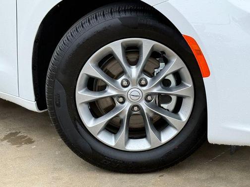 Bright White Clearcoat 2026 Chrysler Pacifica Limited