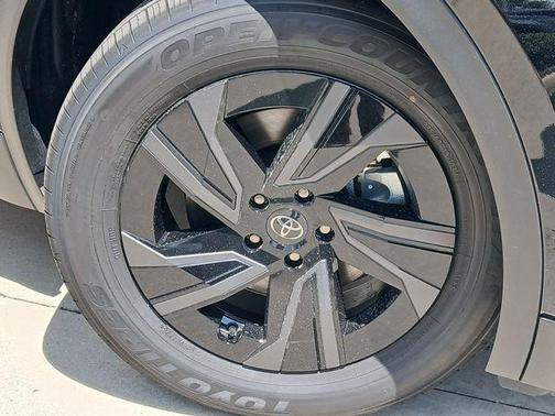 Midnight Black 2026 Toyota C-HR SE