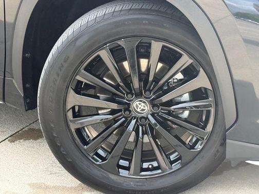 Midnight Black Metallic 2025 Toyota Highlander XSE