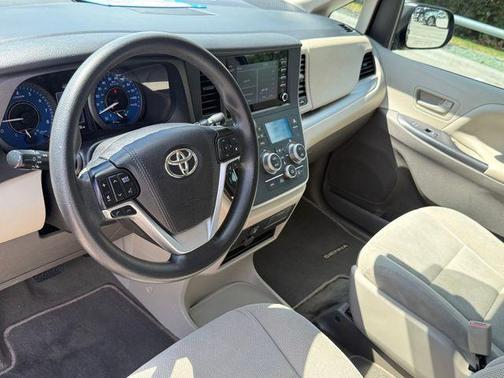 Toasted Walnut Pearl 2020 Toyota Sienna L