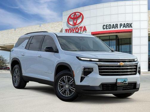 Summit White 2025 Chevrolet Traverse LT