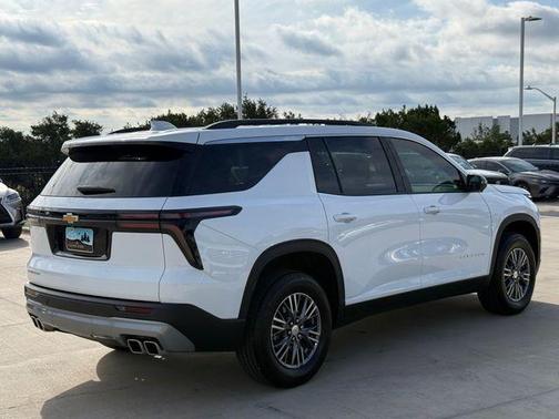 Summit White 2025 Chevrolet Traverse LT