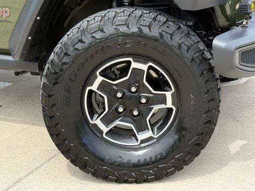 Sarge Green Clearcoat 2023 Jeep Gladiator Mojave