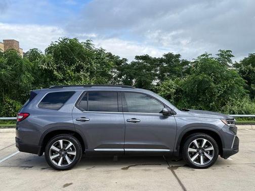 Modern Steel Metallic 2023 Honda Pilot Elite