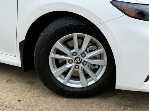 Ice 2026 Toyota Camry LE