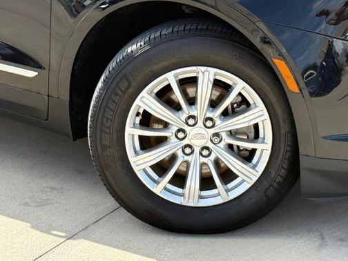 Black Metallic 2019 Cadillac XT5 Luxury
