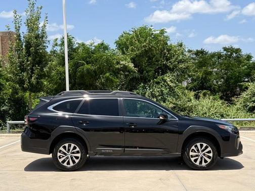 Crystal Black Silica 2025 Subaru Outback Premium