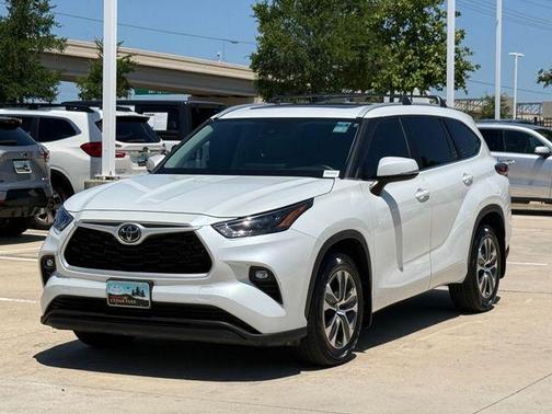 Pearl 2023 Toyota Highlander XLE