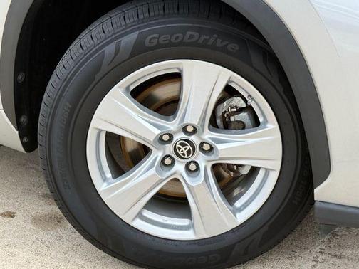 Celestial Silver Metallic 2023 Toyota Highlander L