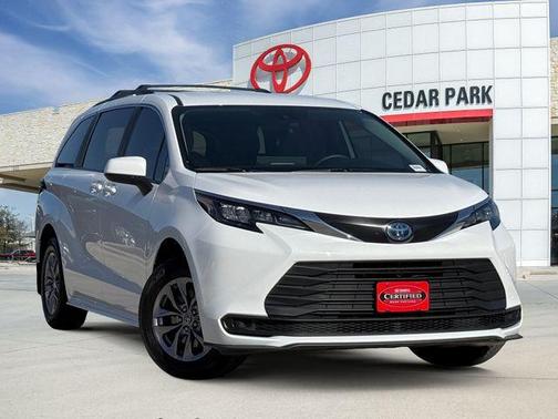 2025 Toyota Sienna LE