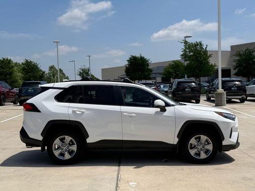 Ice 2024 Toyota RAV4 XLE