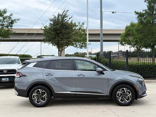 Silver 2025 Kia Sportage LX