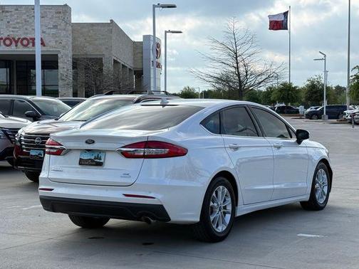 2020 Ford Fusion SE