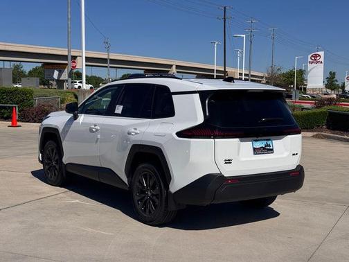 Ice 2026 Toyota RAV4 XLE Premium