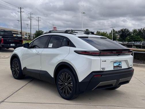 Desert Wind 2026 Toyota C-HR XSE