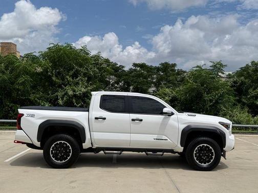 Ice 2025 Toyota Tacoma Hybrid TRD