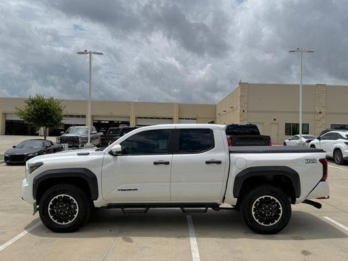 Ice 2025 Toyota Tacoma Hybrid TRD