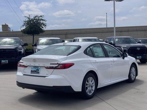 Ice 2026 Toyota Camry LE