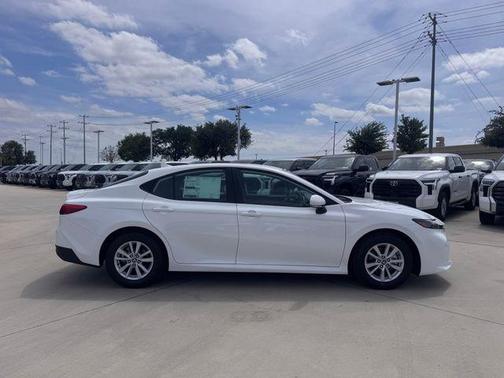 Ice 2026 Toyota Camry LE