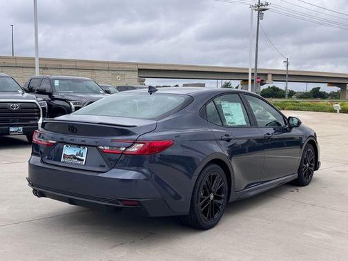 Cosmos 2026 Toyota Camry SE