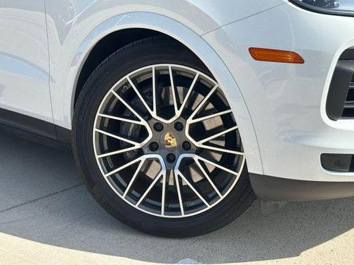 2023 Porsche Cayenne Platinum Edition