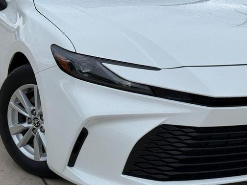 Ice 2025 Toyota Camry LE