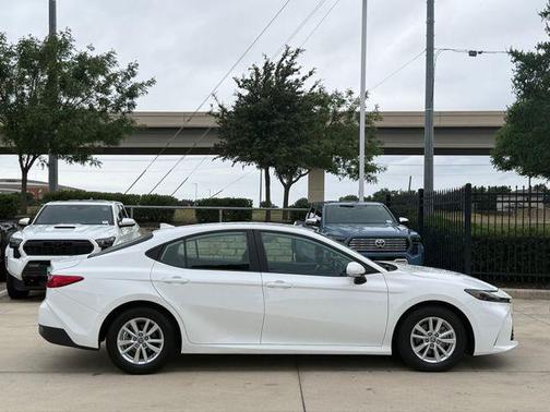 Ice 2025 Toyota Camry LE