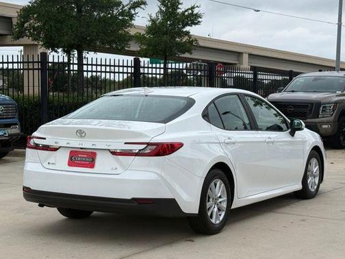 Ice 2025 Toyota Camry LE