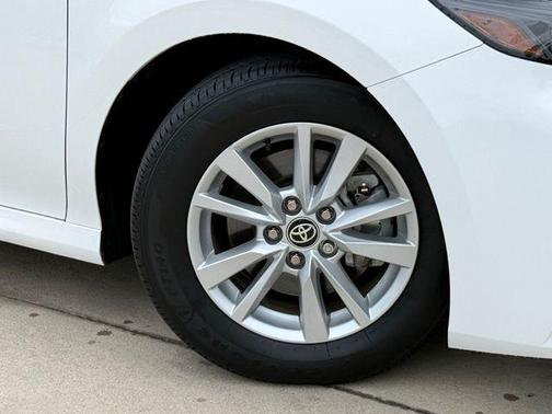Ice 2025 Toyota Camry LE