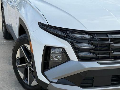 White Pearl 2026 Hyundai TUCSON SEL
