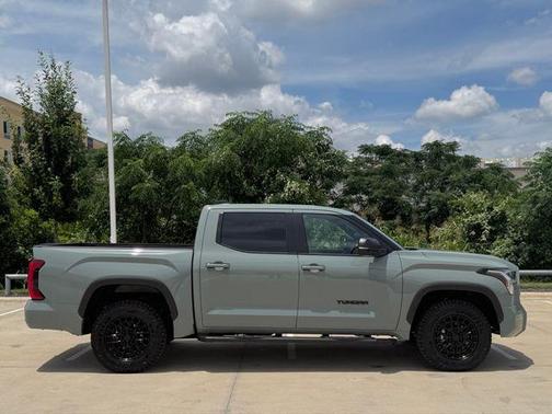 Lunar 2026 Toyota Tundra SR5