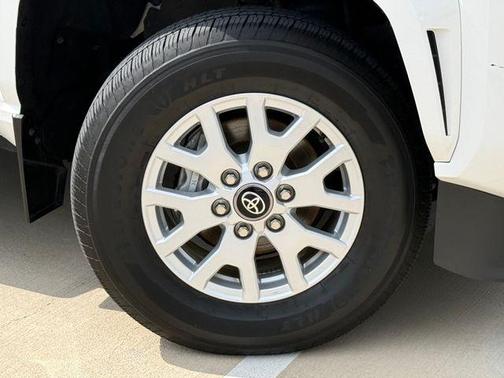 Ice 2024 Toyota Tacoma SR5