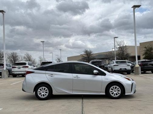 2020 Toyota Prius LE