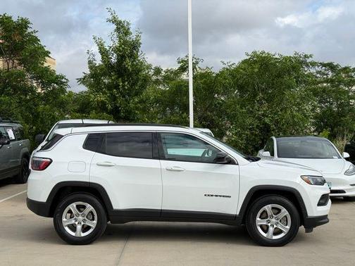 Bright White Clearcoat 2023 Jeep Compass Latitude