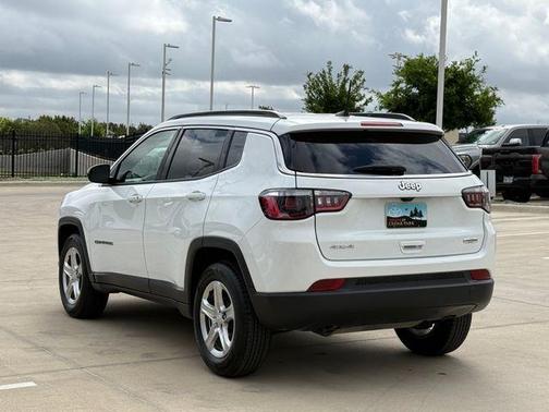 Bright White Clearcoat 2023 Jeep Compass Latitude