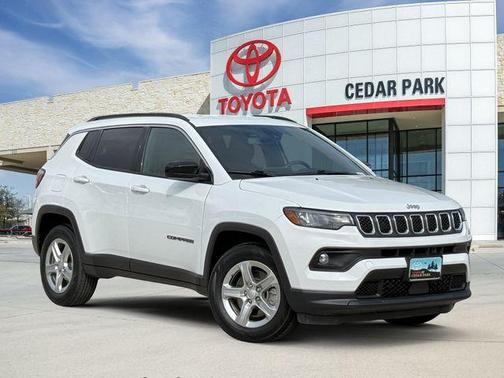 Bright White Clearcoat 2023 Jeep Compass Latitude