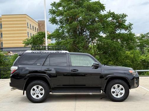 Midnight Black Metallic 2016 Toyota 4Runner SR5