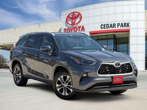 Magnetic Gray Metallic 2025 Toyota Highlander XLE