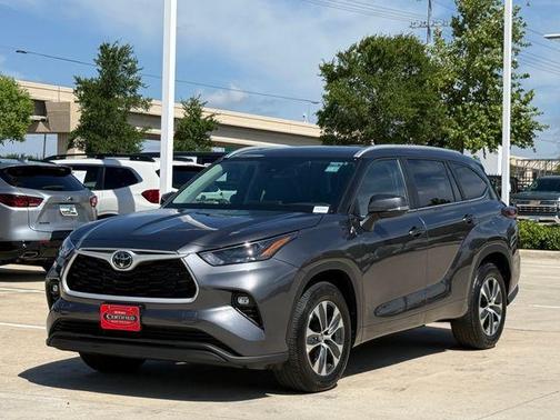 Magnetic Gray Metallic 2025 Toyota Highlander XLE