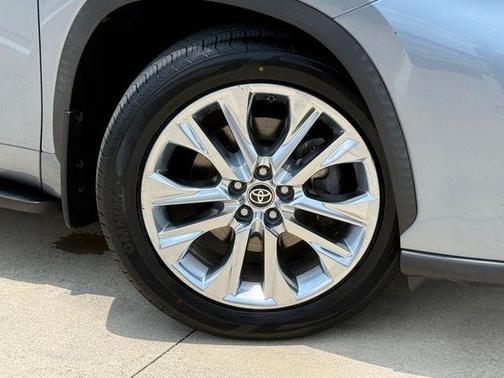 Moon Dust 2020 Toyota Highlander Limited